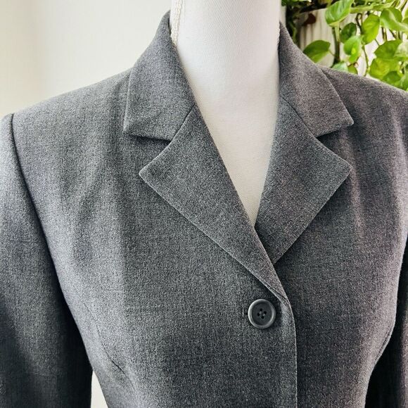 Talbots Petites Gray 100% Wool Button Down Fitted Blazer Size 8 - Picture 2 of 9
